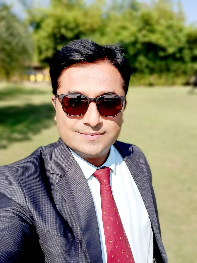 Rukmangad Devpunje, Life Insurance Professional, outdoors portrait